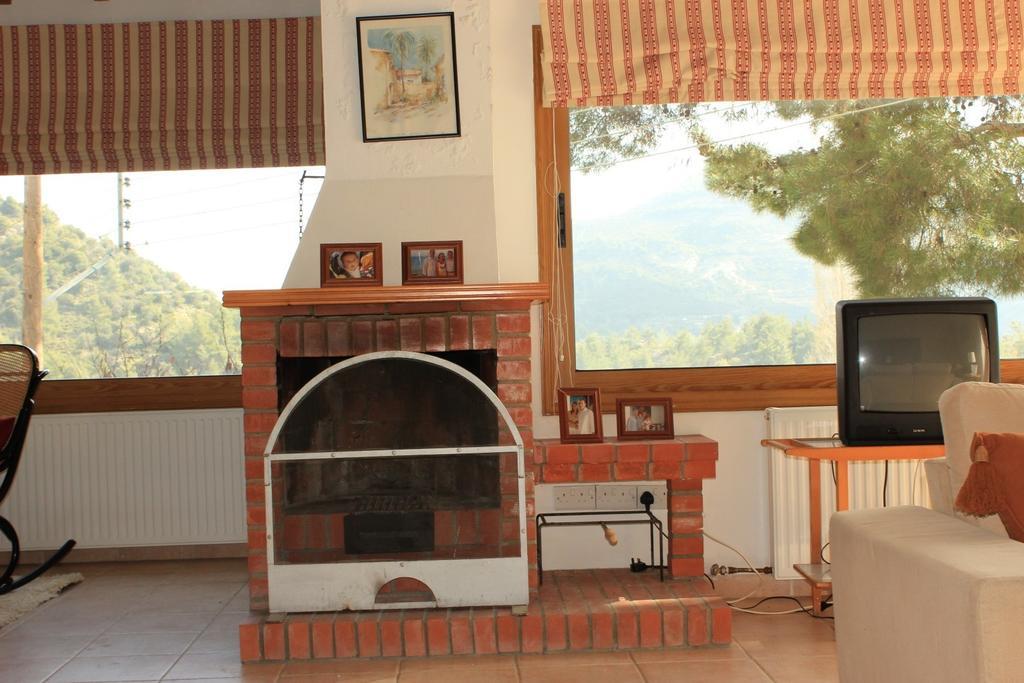 Villa In Moniatis Habitación foto